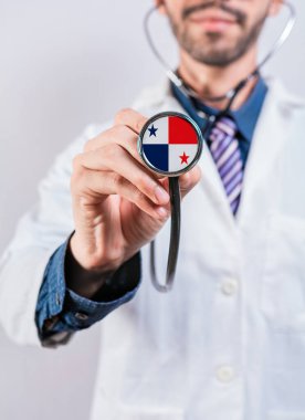 Panama sağlık ve sağlık sigortası konsepti. Panama Sağlık Sistemi, steteskop tutan doktor