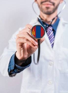 Moğolistan sağlık ve sağlık sigortası konsepti. Moğolistan sağlık sistemi, steteskop tutan doktor