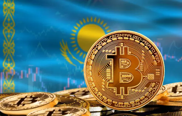 Kazakistan 'daki kripto para birimi ve engelleme teknolojisi yatırımcıları. Arka planda Kazakistan bayrağı olan Bitcoin