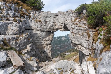 Avusturya 'nın Salzkammergut bölgesindeki ünlü Ezik. Alplerdeki çok özel dağ jeolojisi..