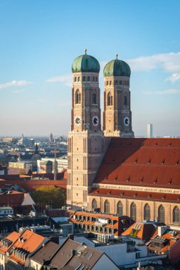 Almanya 'nın Münih kentindeki Frauenkirche kilisesinin hava manzarası