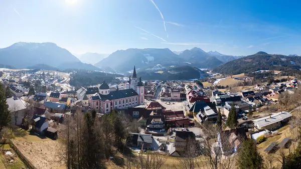 Mariazell, Avusturya 'daki en önemli hac yeri. Basilica Maria Geburt Panorama Manzarası.