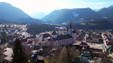 Mariazell, Avusturya 'daki en önemli hac yeri. Basilica Maria Geburt Panorama Manzarası.