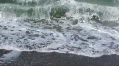 Okyanus Dalgaları Kıyıya Çarpıyor. Görüntüleri kapat. 