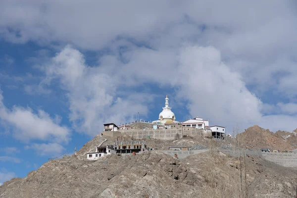 Leh India Abril 2023 Vista Famosa Shanti Stupa Ubicada Una — Foto de Stock