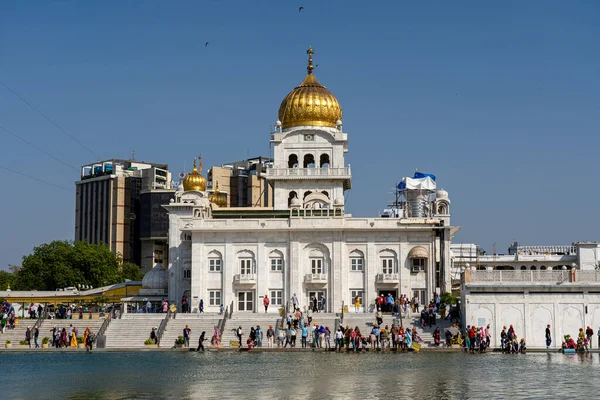 stock image New Delhi, India - April 11, 2023: Exterior view of Gurudwara Bangla Sahib, a famous Sikh house of worship.