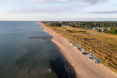 Dahme, Almanya - 31 Temmuz 2021: Dahme Sahili 'nin Schleswig-Holstein eyâletinde İHA görüntüsü.