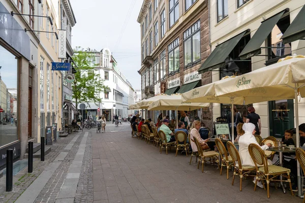 Копенгаген Дания Мая 2023 Года Люди Сидят Возле Кондитерской Glace — стоковое фото