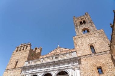 Monreale, İtalya - 18 Temmuz 2023: Monreale Katedrali, bir Katolik kilisesi ve UNESCO dünya mirası alanı
