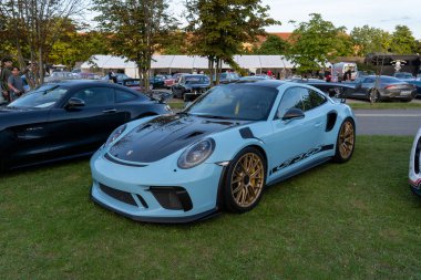 Kopenhag, Danimarka - 02 Ağustos 2024: Mavi ve siyah bir Porsche GT3RSat Kopenhag Tarihi Ödülü.