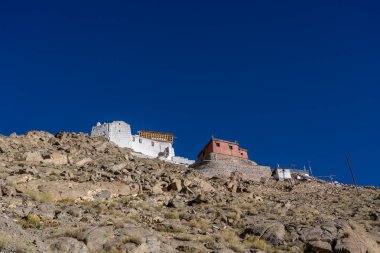 Leh, Hindistan - 13 Eylül 2024: Namgyal Tsemo Manastırı, Leh 'e tepeden bakan bir Budist manastırı