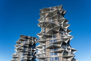 Kopenhag, Danimarka - 05 Mayıs 2025: Kaktüs Kulelerinin dışı, iki apartman kulesi.