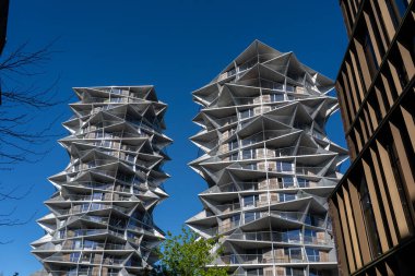 Kopenhag, Danimarka - 05 Mayıs 2025: Kaktüs Kulelerinin dışı, iki apartman kulesi.