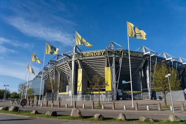 Brondby, Danimarka - 5 Mayıs 2025: Brondy Stadyumunun dış görünüşü, Danimarka Superliga kulübü Brondby IF 'in anavatanı