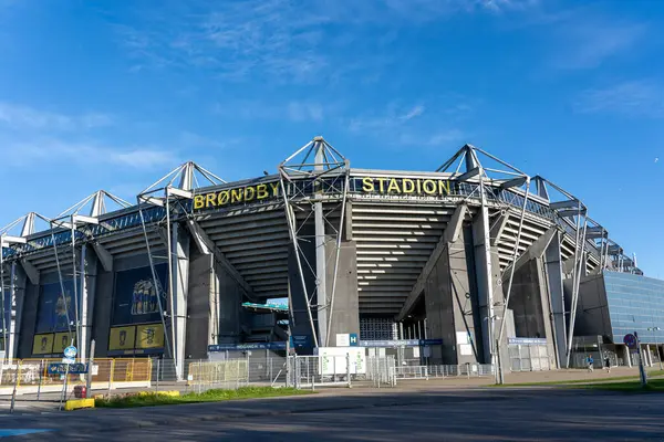 Brondby, Danimarka - 5 Mayıs 2025: Brondy Stadyumunun dış görünüşü, Danimarka Superliga kulübü Brondby IF 'in anavatanı