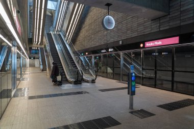 Kopenhag, Danimarka - 16 Mayıs 2025: Şehir Çemberi Hattı 'ndaki Nuuks Plads metro istasyonunun iç görünümü