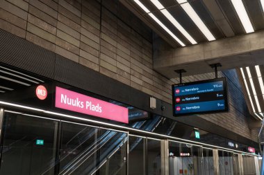 Kopenhag, Danimarka - 16 Mayıs 2025: Şehir Çemberi Hattı 'ndaki Nuuks Plads metro istasyonunun iç görünümü