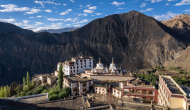 Lamayuru, Hindistan - 20 Eylül 2024: Leh ilçesindeki Yuru Manastırı olarak da bilinen Lamayuru Manastırı