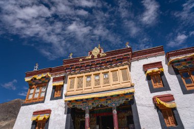 Likir, Hindistan - 20 Eylül 2024: Leh ilçesindeki bir Budist manastırı Likir Gompa 'nın dışı