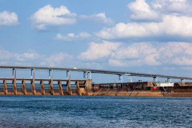Pickwick Barajı Tennessee Nehri üzerindeki hidroelektrik kilit ve baraj