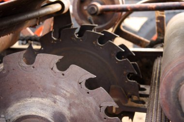 Paslı eski çelik endüstriyel makineler 