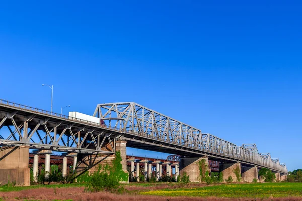 Puente Conmemorativo Memphis Arkansas Carretera Interestatal Cruzando Río Mississippi Entre —  Fotos de Stock