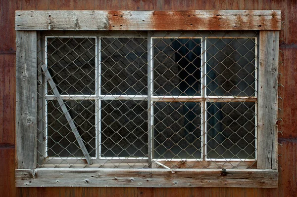 Rusty Edifício Industrial Aço Velho Com Uma Janela — Fotografia de Stock
