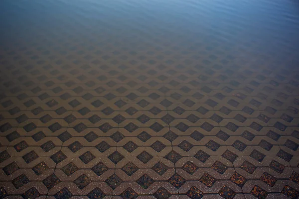 Quadratische Steinkachelstruktur Unter Wasser — Stockfoto