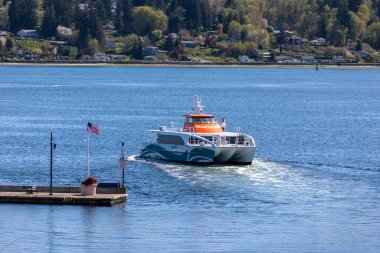 Washington eyaletindeki Bremerton limanından 14 Nisan 2025 'te bir Kitsap Feribotu kalkıyor. Hızlı Feribot Seattle, Kingston, Southworth ve Bremerton 'a toplu taşıma sağlar..