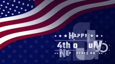 4 Temmuz Bağımsızlık Günü 'nüz kutlu olsun dalgalı ABD bayrağı arkaplanlı metin animasyonları. Yüksek kalite 4k görüntü