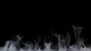İzole edilmiş Siyah Arkaplan Döngüsünde Duman Gazı Yükseliyor