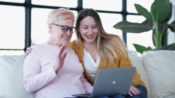 Online Meeting Happy Women Digital Life Positive Daughter Mother Greeting — Stock Video