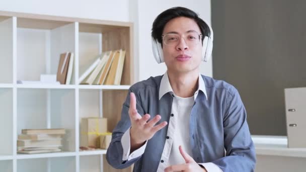 Giysi Konferansı Sanal Koçluk Çevrimiçi Tercüman Işlerinde Konuşan Kulaklıklı Hevesli — Stok video