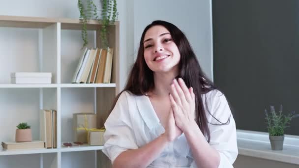 Promosyonu Sanal Arama Mesafe Kutlaması Çıkardın Memnun Kadını Modern Ofis — Stok video