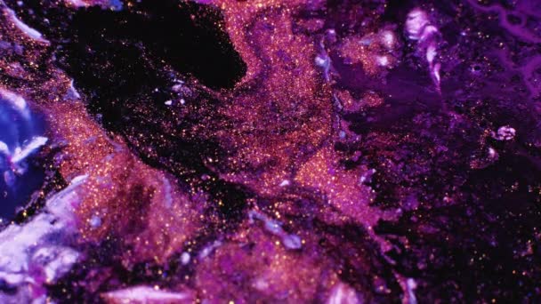 インク波 大理石の質感 キラキラミックスをペイント 紫紫色のピンク色の輝き流動抽象的な背景 — ストック動画