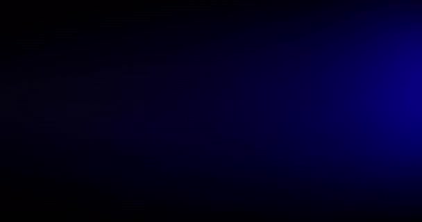 彩虹闪光背景 模糊的迪斯科灯 在黑暗的抽象空旷的空间上 昏暗的霓虹灯蓝色橙色紫色渐变闪烁光芒 在红色电影摄影机上拍摄 — 图库视频影像