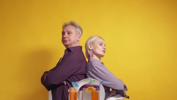Schlechter Urlaub Streitendes Paar Unzufriedene Situation Wütender Mann Mittleren Alters — Stockvideo