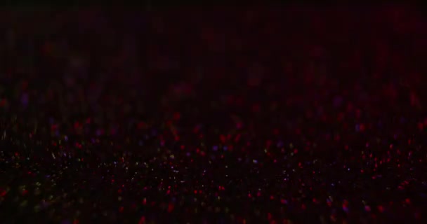 ボケが背景に輝きます ディスコライト ダーク抽象的な質感のネオンレッドブルーパープルオレンジカラーフリッカーフラッシュグローの動きを自由空間で強調 Redシネマカメラで撮影 — ストック動画