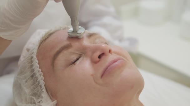 Kosmetologie Der Verjüngung Weibliche Schönheit Hautpflege Professionelle Kosmetikerin Macht Entspannende — Stockvideo