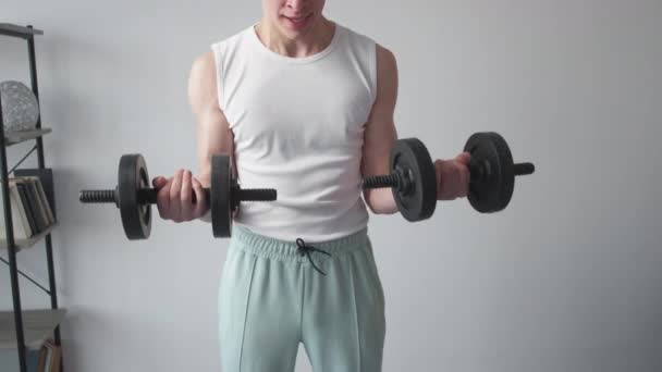 Hard Sport Exhausted Man Home Powerlifting Unrecognizable Casual Guy Suffering — Stock Video