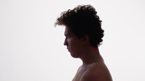 Apoyo Psicológico Hombre Tenso Retrato Perfil Silueta Sospechoso Desnudo Hombro — Vídeo de stock