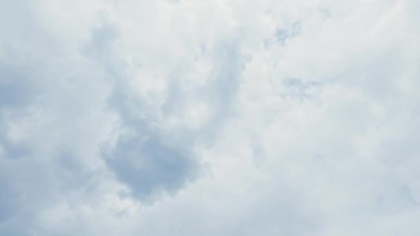 Prachtige Lucht Dromerige Verbeelding Luchtfoto Witte Pluizige Wolken Vliegen Rond — Stockvideo