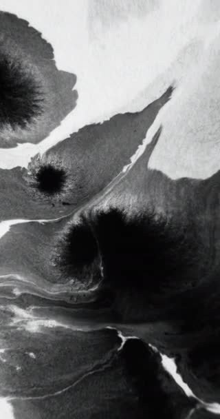 Вертикальное Видео Черная Краска Чернильные Брызги Переходный Слой Открывателя Черная — стоковое видео
