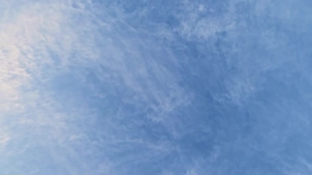Bewolkte Lucht Natuurlijke Schoonheid Meditatief Uitzicht Heldere Blauwe Hemel Met — Stockvideo