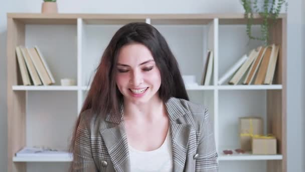 Çevrimiçi Toplantı Koçluğu Web Sunumu Başarılı Kadın Lider Sallayarak Merhaba — Stok video