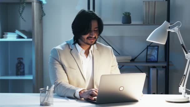 Late Work Smiling Man Project Inspiration Handsome Positive Guy Elegant — Stock Video