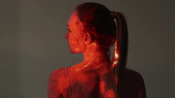 Weibliche Schönheit Silhouetten Porträt Konzeptkunst Unerkennbare Frau Nackter Unterwäsche Bewegt — Stockvideo