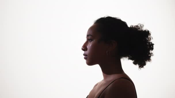 Förlorad Kvinna Profilporträtt Stressade Känslor Frustrerad Ledsen Dam Ser Upprörd — Stockvideo