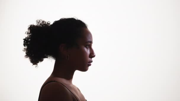Wanita Frustrasi Potret Profil Perasaan Tertekan Wanita Sedih Tampak Bermimpi — Stok Video