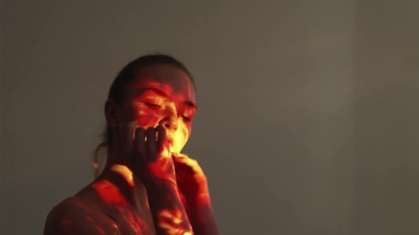 Heilende Energie Silhouette Weibliches Porträt Konzeptkunst Friedliche Frau Bewegt Sich — Stockvideo